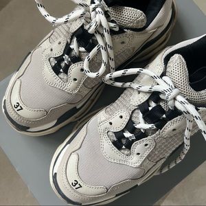 BALENCIAGA TRIPLE S SNEAKERS! Sz 37!!